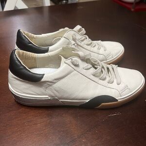 Women’s Dolce Vita Sneakers
Women’s size 9